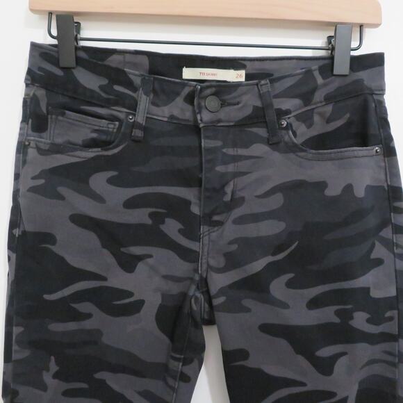 Levi's Womens Sz 26 Black Gray Camo 711 Skinny Pants Skinny Pants Button Front - Picture 3 of 5